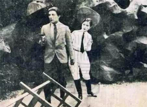 电影|她是红极一时的民国影后，晚年为何沦落街头乞讨？2个字毁了她