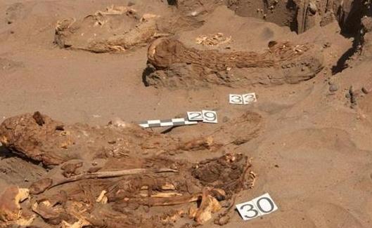 【】沙漠中竟发现一个墓穴, 挖开后里面东西让所有人蒙了!