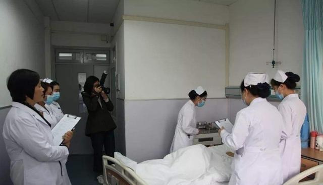 :医学只招理科生?文科生不可错过的8大医学专业!就业稳定很吃香