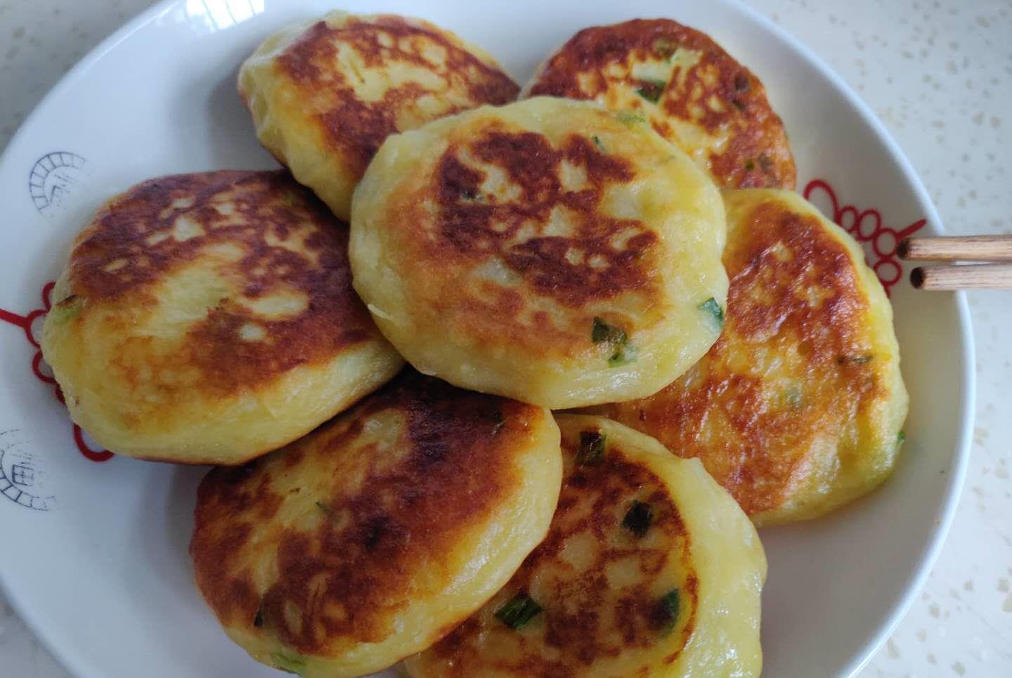 土豆|夏天，不吃肉也要吃它，3元1斤，维生素含量极高，做成小饼最好吃