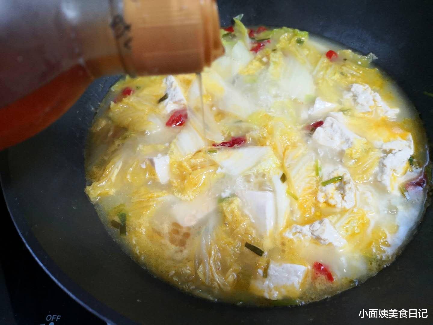 「白菜豆腐汤」立夏后，这汤三天两头准做一锅，清甜美味汤味鲜，还清肠刮油！