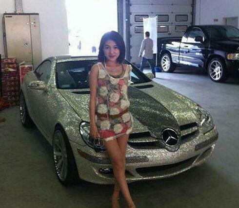 郭美美|郭美美开200万座驾来买600万豪车，与赌王四太关系好