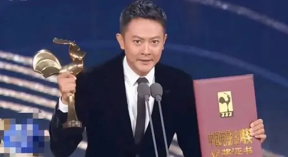 印小天|印小天获最佳男配终于翻身,那个抹黑他的边潇潇怎么样了?