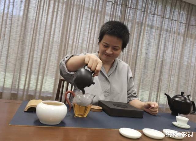 岳云鹏|岳云鹏9岁女儿越长越漂亮，爱妻从手术中恢复，一家四口羡煞旁人