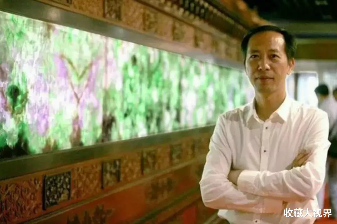 翡翠|可切出4000只手镯的翡翠原石，他却雕成《清明上河图》，惊艳世人
