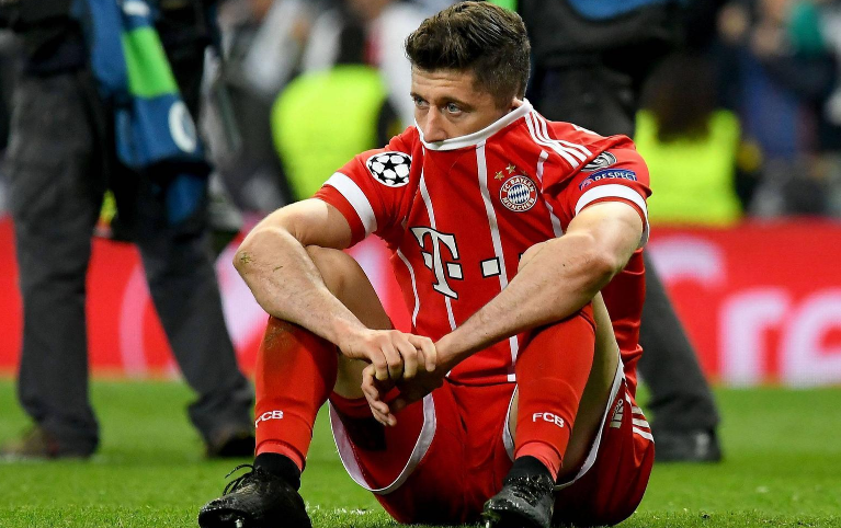 莱万|莱万双重暴击,史上最惨金球大热门!巴萨又补刀:梅西还是第一