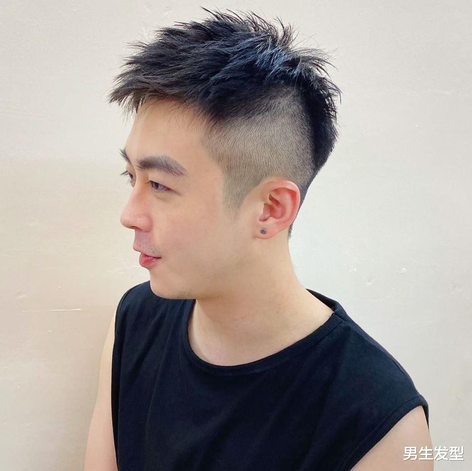 发型|男生“两边铲光”发型过时了？试试这5款清爽造型吧，年轻又帅气