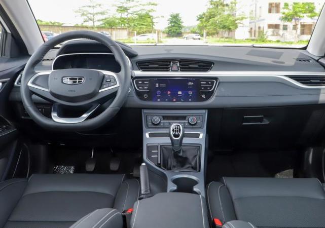 吉利帝豪|2020款帝豪裸车价4.54万，皮质座椅，8英寸触控屏，还要啥桑塔纳