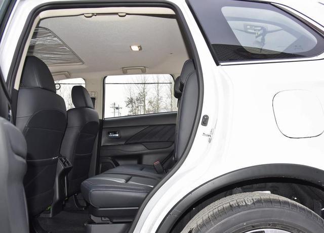 「三菱欧蓝德」同样17万,三菱欧蓝德和标致3008作何选择?看完你就清晰了