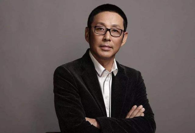 『成龙』拍一部戏用三十个替身，台词也只念123，却拿着千万片酬