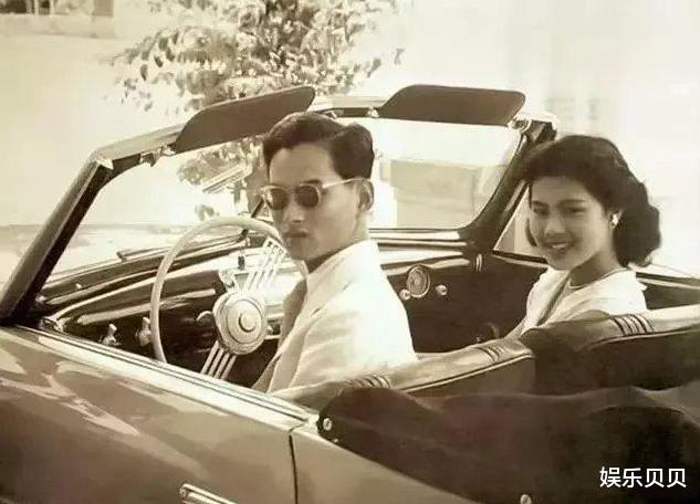 发型|诗丽吉嫡孙女剪掉十年长发换短发,清纯模样像极了奶奶,美得惊艳