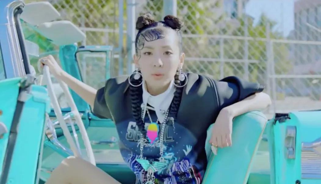 mv|这还是金希澈女友吗？！全团cos铠甲勇士，这也太尴尬了吧…