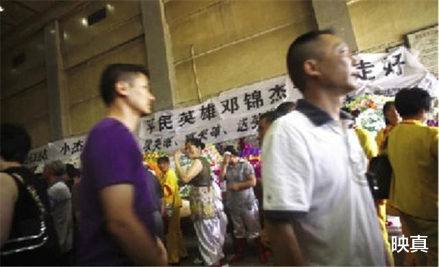 「湖南」湖南小伙为救落水者去世，落水者趁乱逃离现场：跟我们没有关系