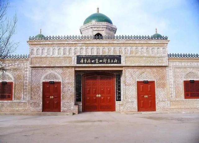 新疆维吾尔自治区|他是中国最后的王爷，活到2014年去世，死前叮嘱：要看到国旗