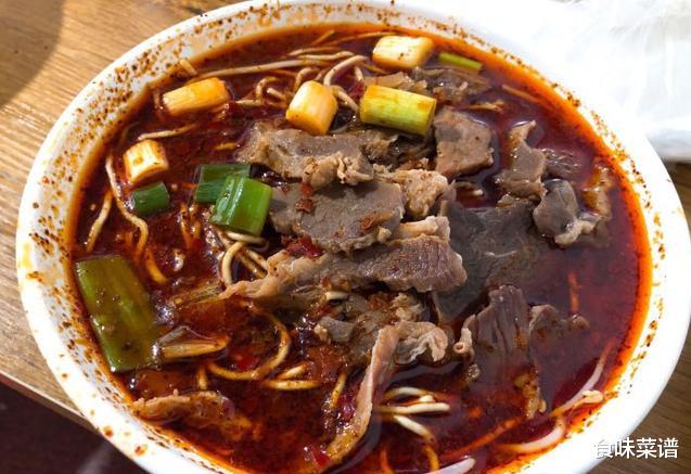#牛肉面#襄阳人的早餐，从一碗牛肉面开始，3元吃到15元，三天不吃就难受