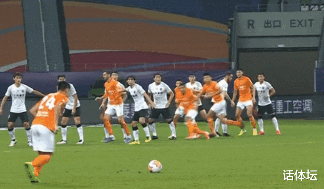 颜骏凌|王大雷没戏了！中超昨晚再现世界级神扑：对方主帅直接原地懵了！