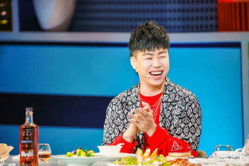 胡彦斌真的怒了,直接晒郑爽照片公开喊话,郑爽不作回应原因曝光