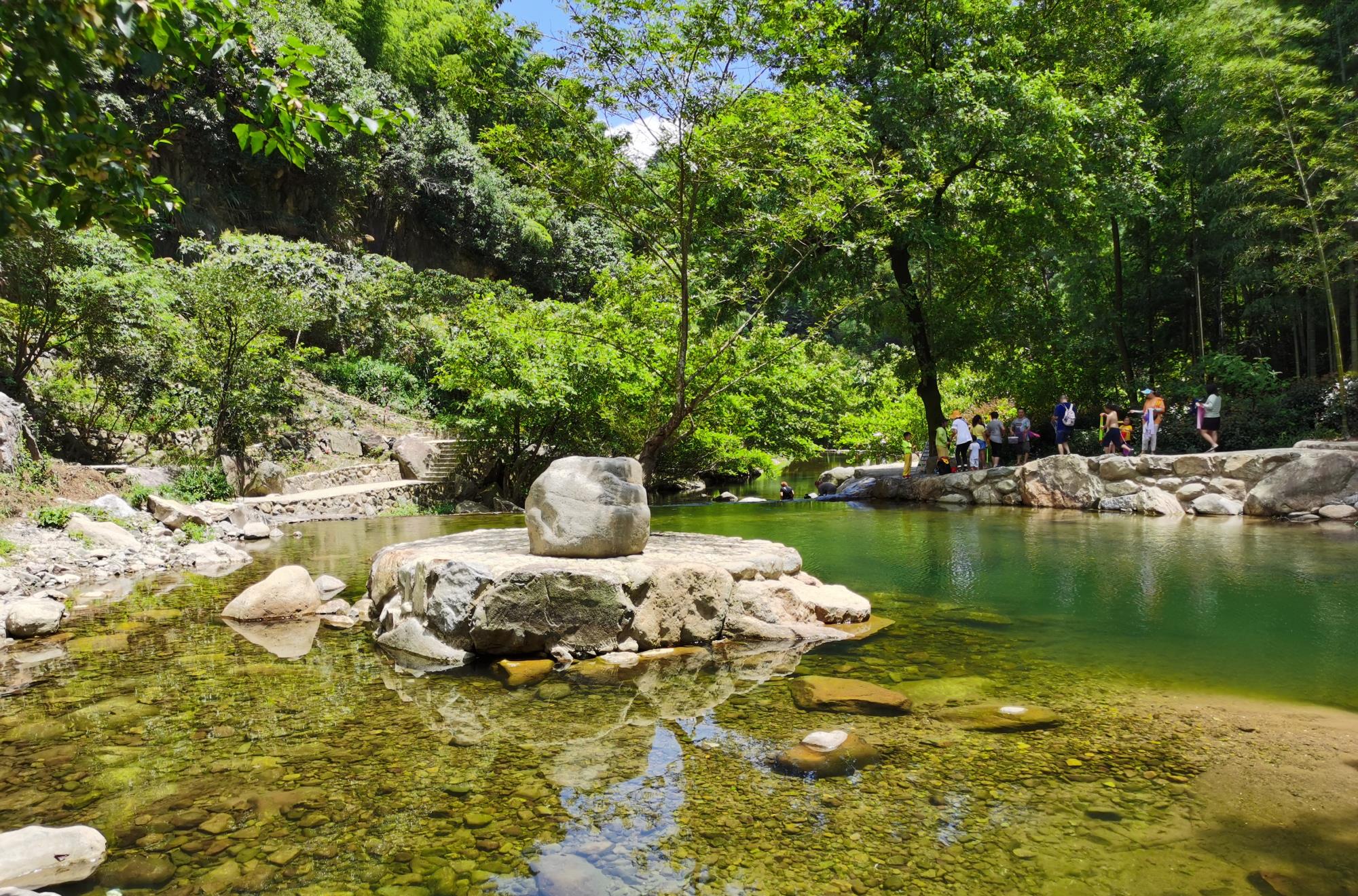 宁波|浙江宁波这个地方堪称“小九寨”，夏天特别凉快，去避暑的人很多