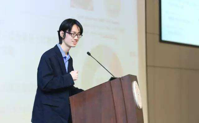 「学霸」清华最牛的重点班，主要由保送生和高考状元组成，学霸都考不上