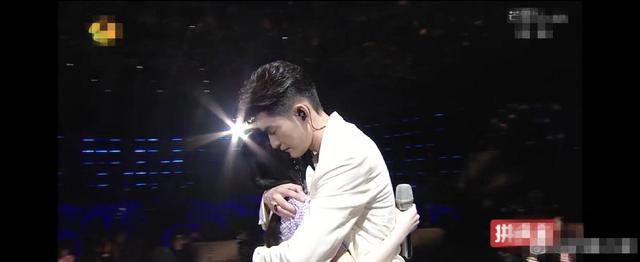 『张翰』张翰鞠婧祎深情拥抱，张翰疑似嫌弃的表情引热议：毕竟拿了钱，我忍