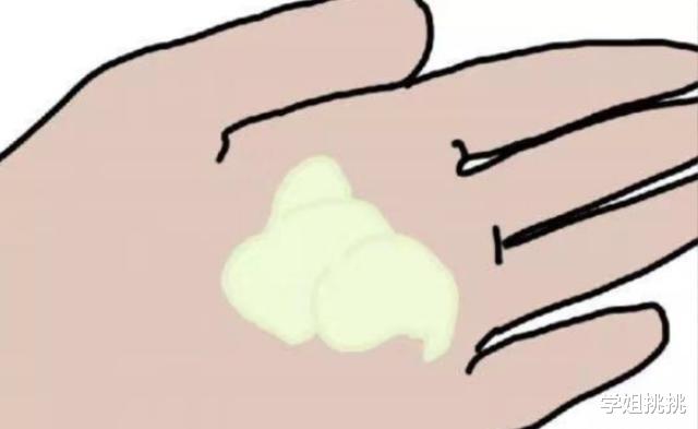 护发素 用护发素时多1步，头发吹干也滑得像牛奶，护发精油也不要了