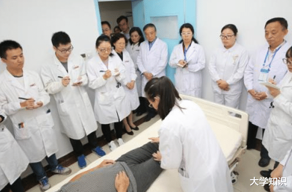 临床医学专业|大学排名前3的“金饭碗”专业,许多学生和家长不知道,薪酬很高