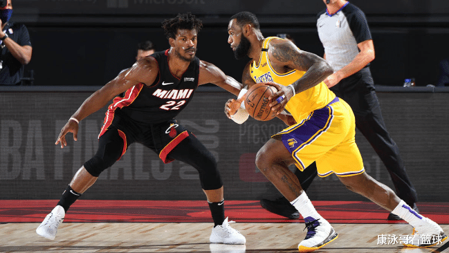 湖人队|8分2板1助！湖人夺冠最尴尬的球员诞生，霍华德做了最正确的选择