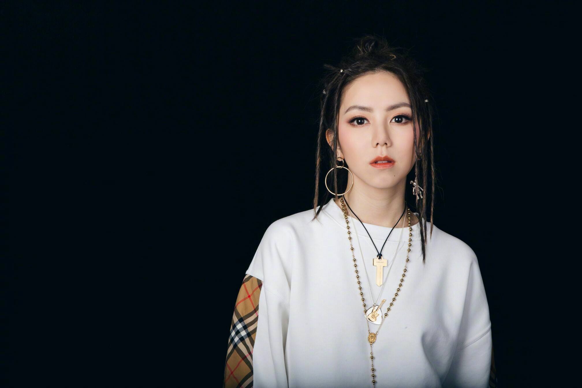 邓紫棋|邓紫棋走红之前长什么样？看清她照片那一刻，这才是男孩子喜欢的模样！