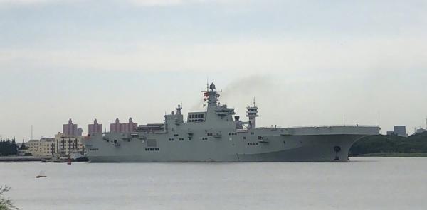 辽宁舰|中国首艘准航母光荣出港，三个打击编队浮现，辽宁舰山东舰有伴了