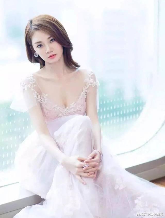 杨采钰|与刘亦菲高度相似的杨采钰，被视为金主爸爸真金白银堆砌的替代品