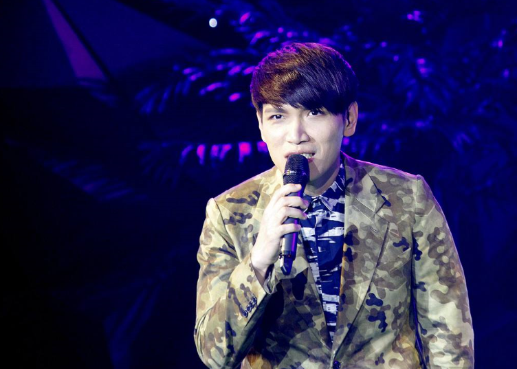 演唱会|演唱会无故迟到2小时,总共7首歌还忘词耍大牌,如今终于凉凉了!