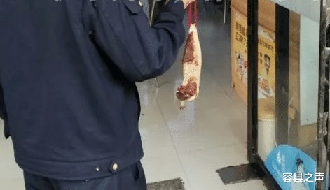 容县之声|广西这路边大树挂着腊肉，还滴油，却无人认领！