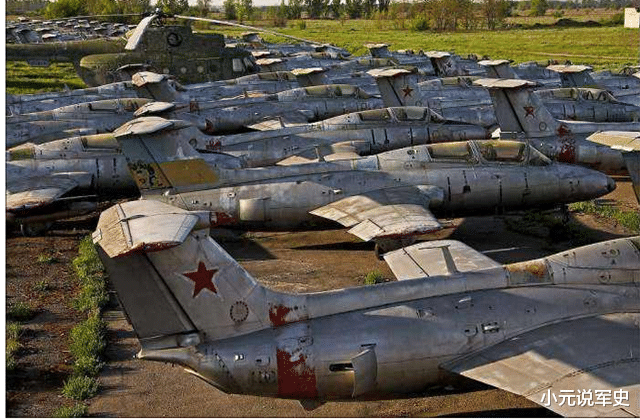 :穷得只剩武器的国家,战斗机100斤猪肉就能换,坦克也只要几箱酒