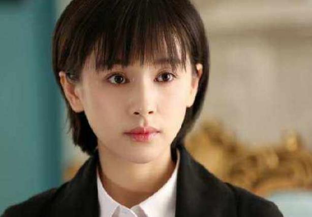 【李宇春】有种“整容”叫徐峥有头发，韩红瘦下来，李宇春留长发