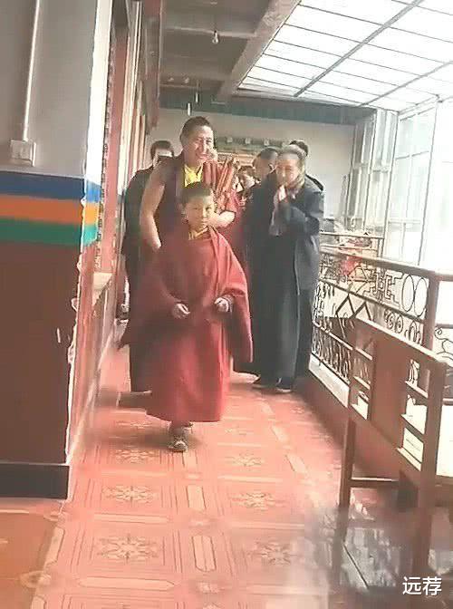 #李连杰#59岁利智给丈夫李连杰庆生！几年间容貌大变！一心服侍丈夫！