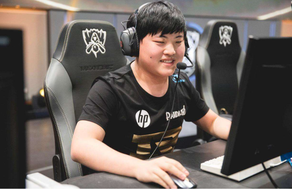 Uzi|LOL：职业舞台，有人想进有人想走，WE选手仅一年就选择退役