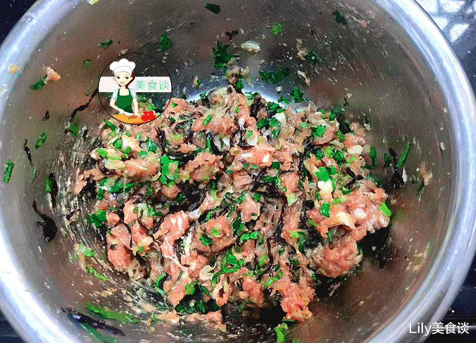 云吞|冷天，包饺子别再用韭菜了，用它鲜甜营养，一咬满嘴爆汁，吃嗨了