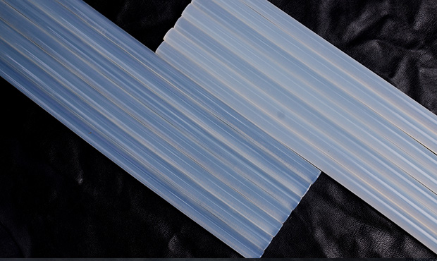 热熔胶有哪些特点？使用热熔胶时有哪些注意事项？