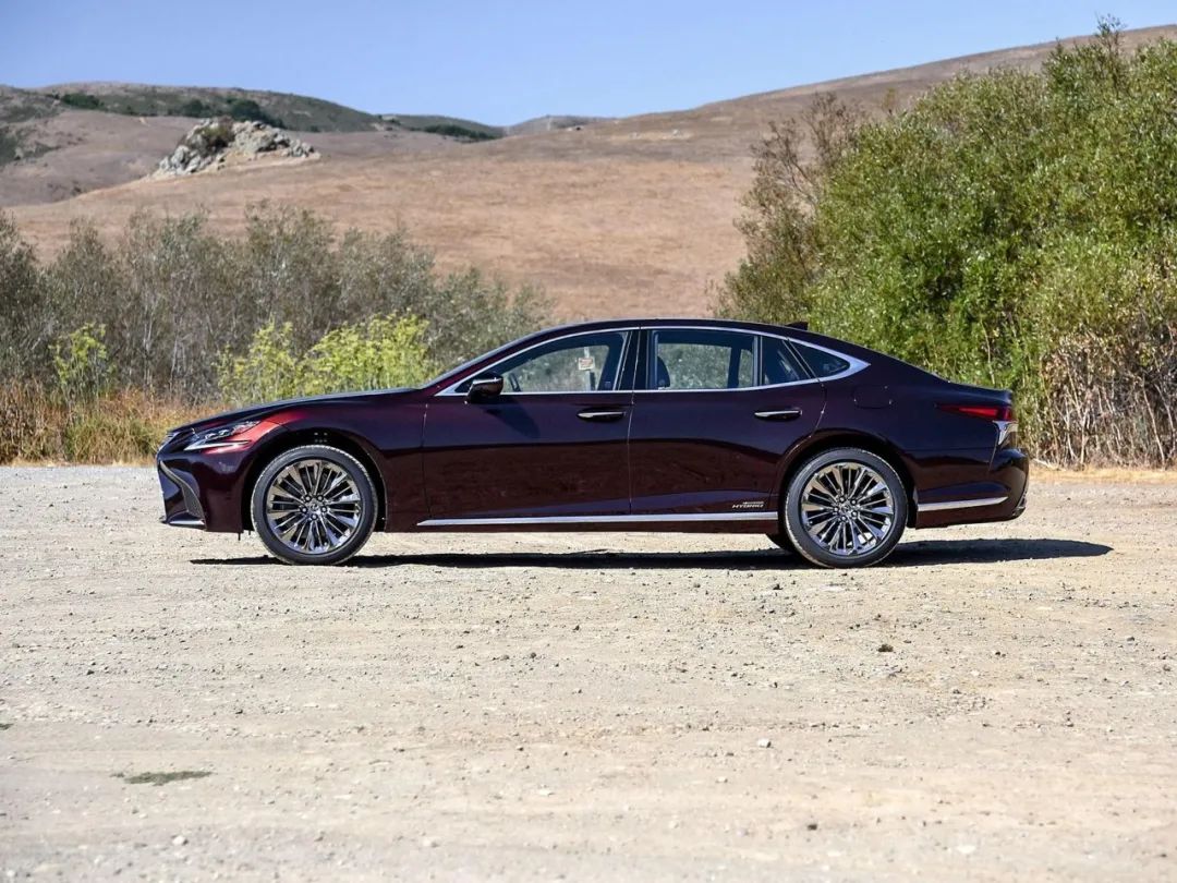 雷克萨斯|日本街头现身10米长雷克萨斯,再有钱的人一辈子只能享受一次!