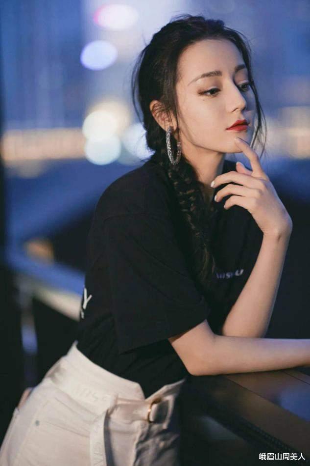 发型|?女生别再扎马尾辫了，今冬流行这5款“懒人发型”，时髦显脸小