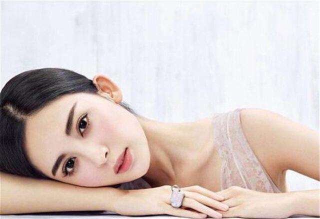 冯绍峰|新疆三美:一个无戏可拍,一个忍气吞声,一个被骂快滚出娱乐圈!