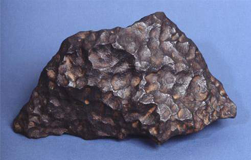 [陨石]山东出现神秘陨石，被刻上字符，不是地球文字，难道是外星语言？