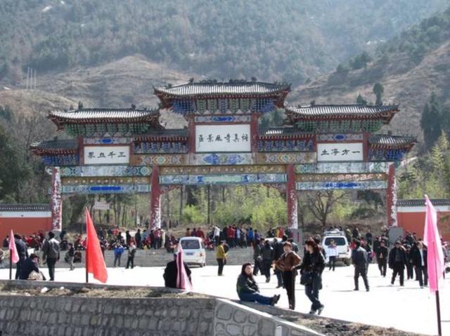 #寺庙#西安被“遗忘”的景区，废弃很久售票厅无人看管，本地人却喜欢去
