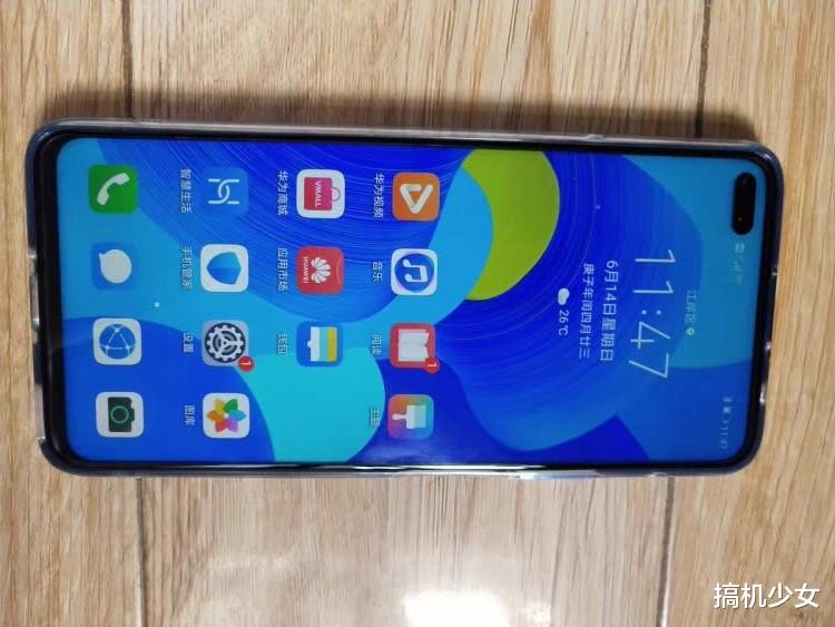 「华为」华为大跳水，麒麟990+8GB+128GB，5G旗舰机从3799跌至2199