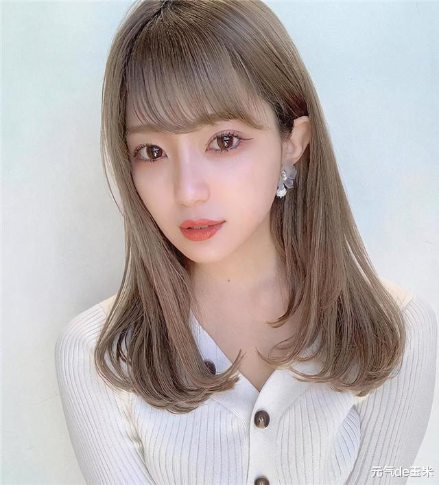 发型|奔五的女人快告别“大妈卷”吧！试试“减龄发”，更显气质还年轻