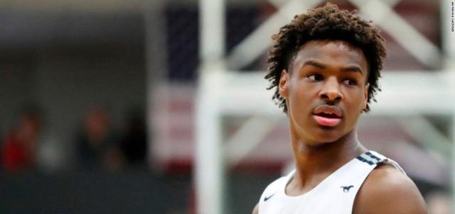 勒布朗·詹姆斯：布朗尼球探报告出炉！对比詹姆斯，这已经不能用像来形容了！