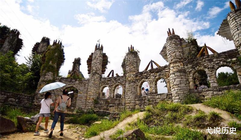 弋说历史|贵州有个80岁老人，借款300万，花22年时间，打造了一座石头城堡