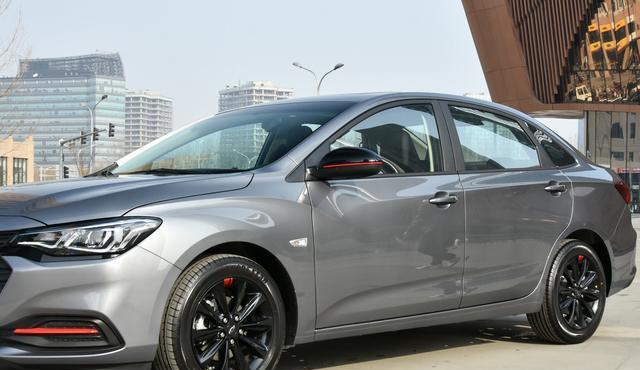 Jeep指南者|又一合资车成“炮灰”！油耗4.7L，从9万跌至6万，大幅降价无人识