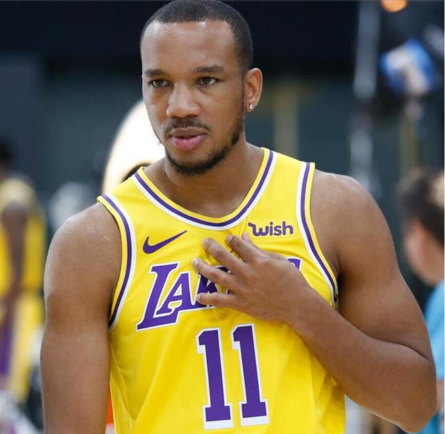 皇家马德里▲正式官宣！湖人晒15人海报，布拉德利被放弃，球队真的签约JR？