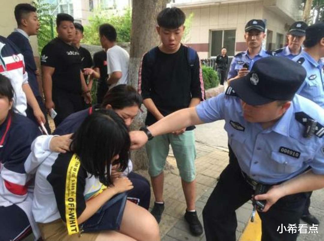 :气愤!学生校外打架将老师停职,教育的尊严何在?